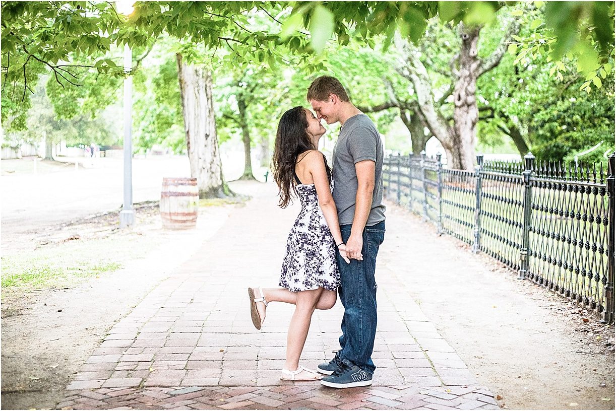 colonial-williamsburg-engagement-as-seen-on-hill-city-bride_0013