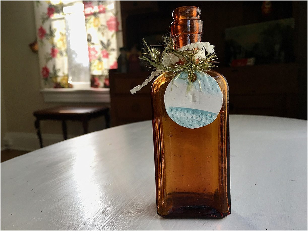 DIY Personalized Vintage Bottle Vases | Hill City Bride Virginia Wedding Blog