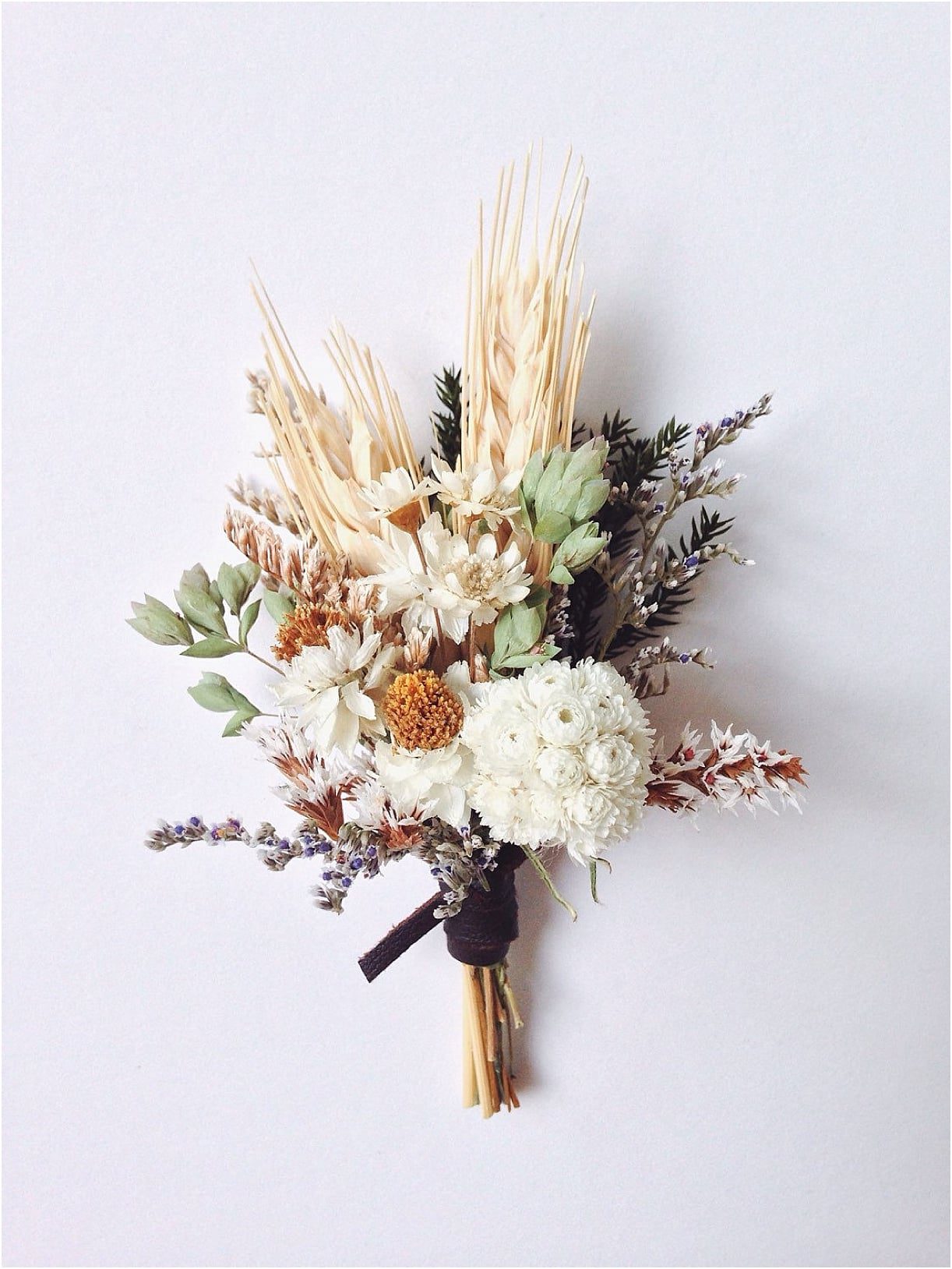 Boutonnieres for the Stylish Groom Keep Forever Everlasting | Hill City Bride Virginia Weddings Blog Wildflower Neutral Dried Flowers