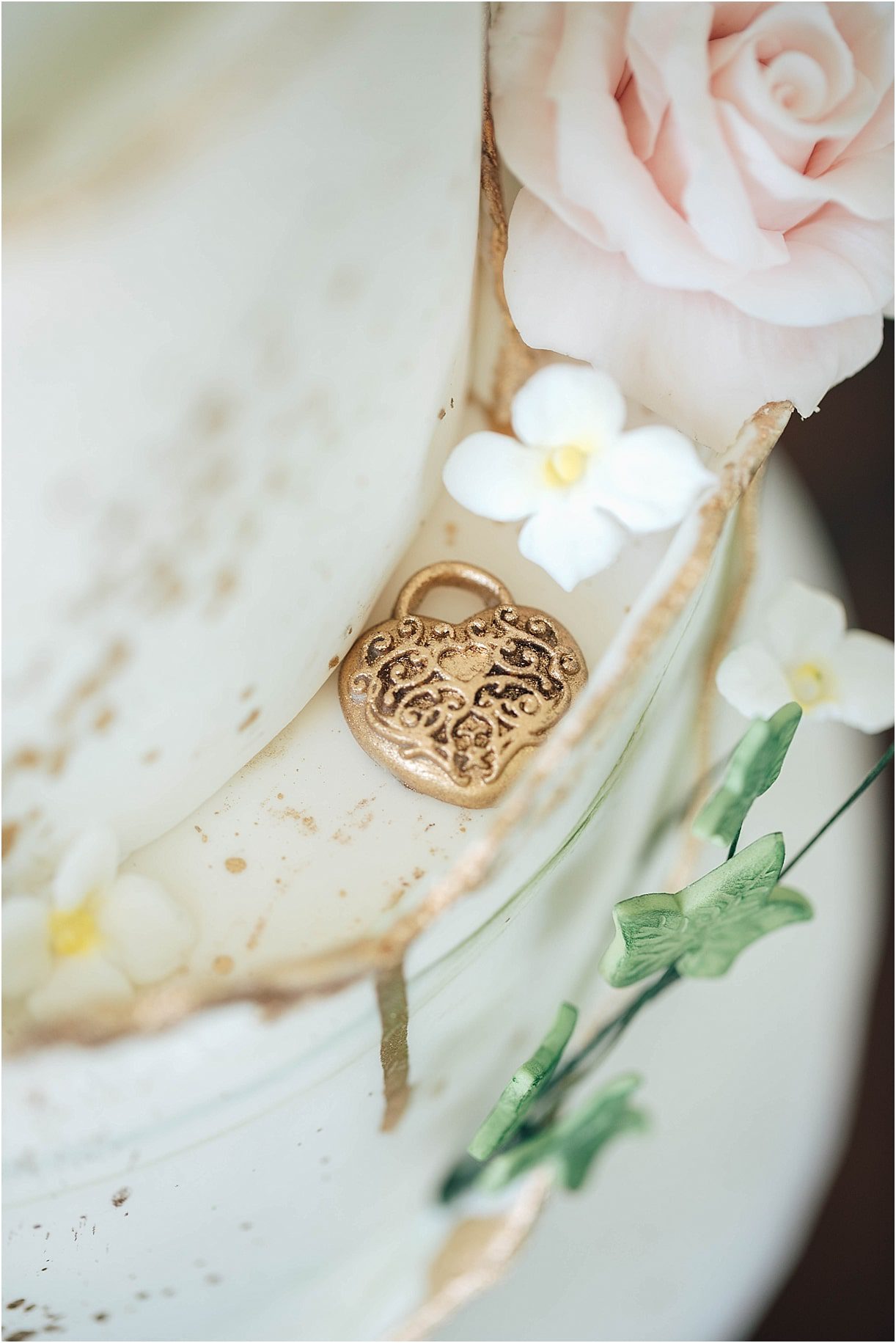 An Intimate Secret Garden Wedding in Virginia | Hill City Bride Virginia Wedding Inspiration Blog Cake Heart Lock