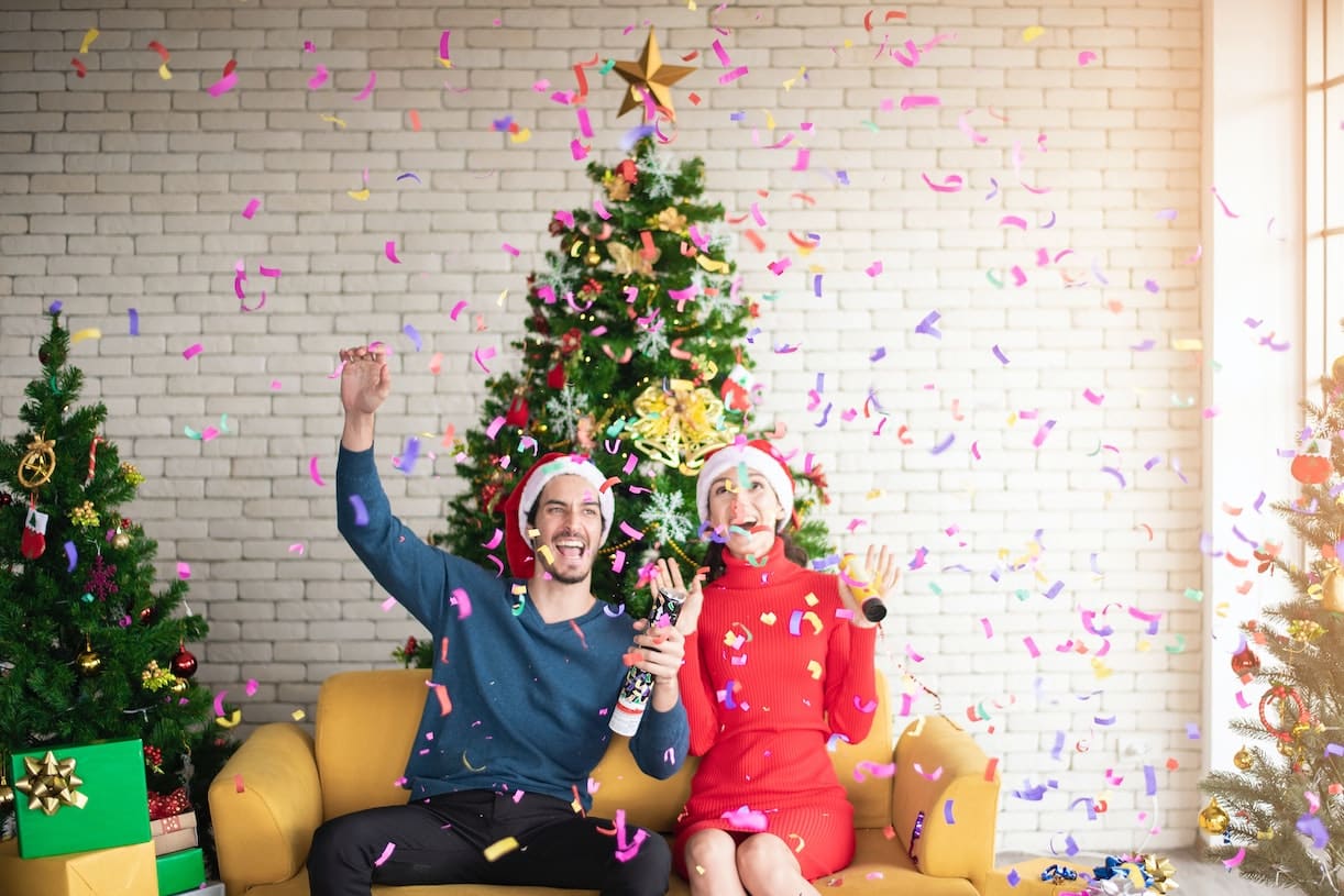 How to Split Your Time for the Holidays Couple Tree Confetti