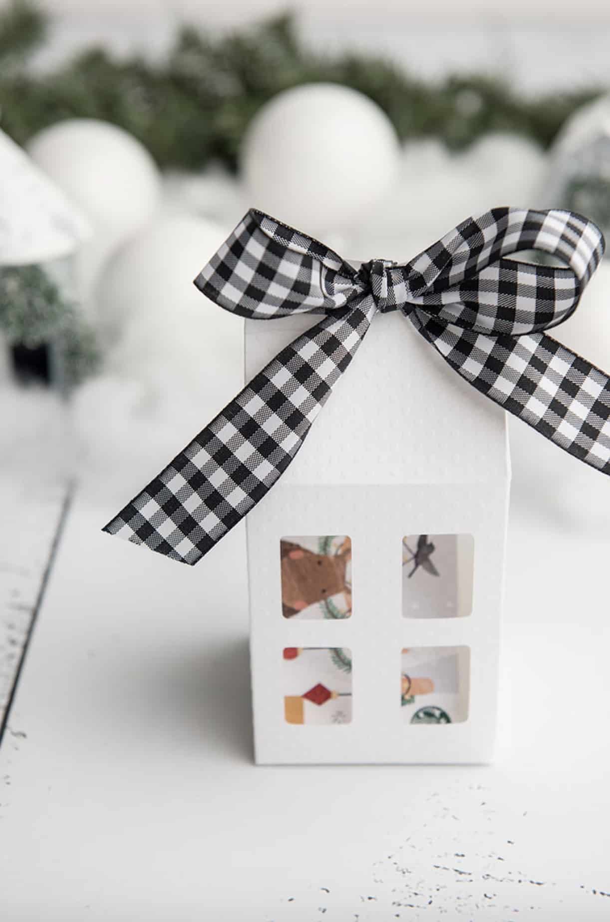 Christmas Paper House Wedding Favor Idea Winter
