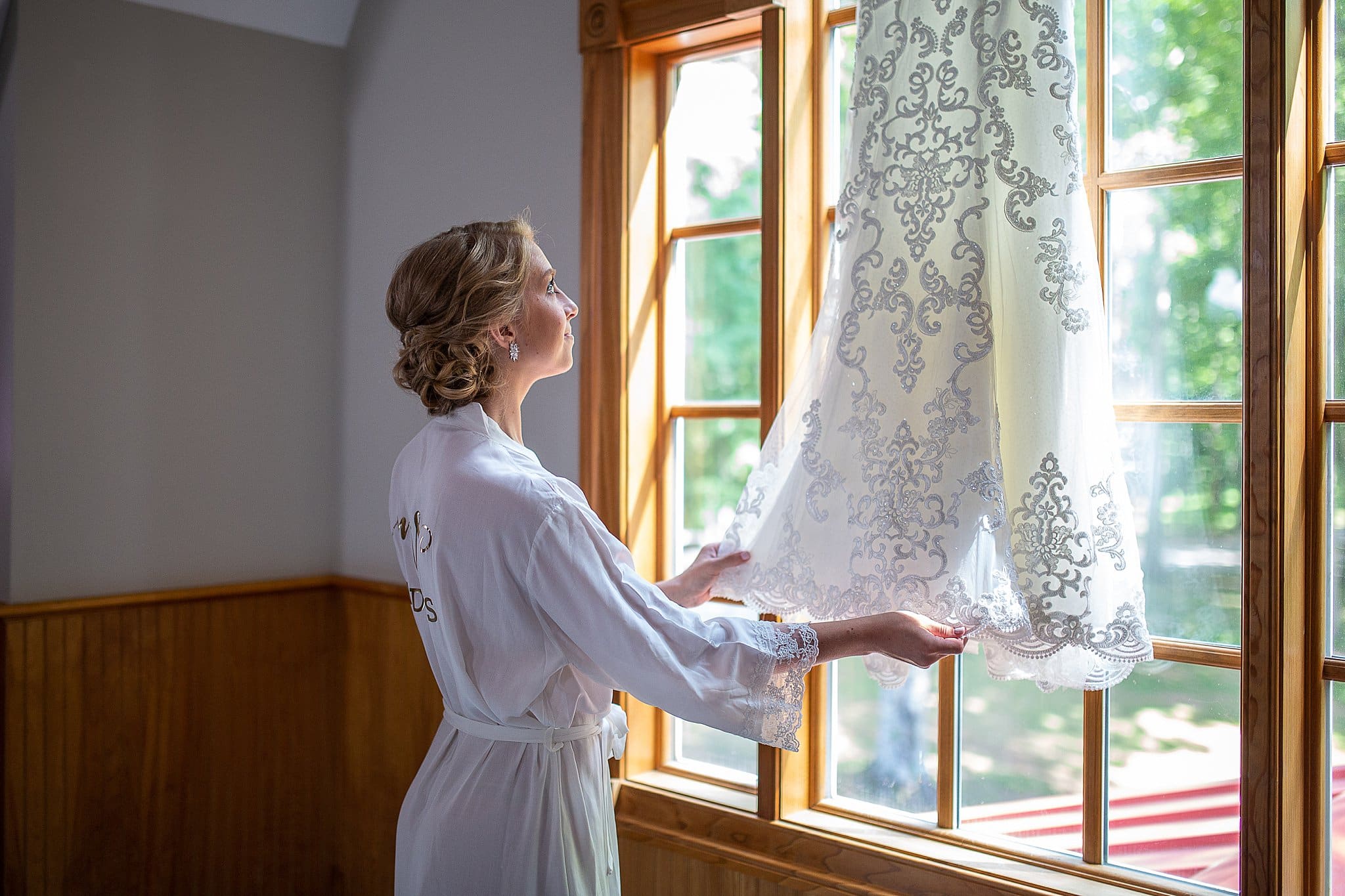 Micro Wedding at Airbnb Wedding Venues Virginia Richmond Gown