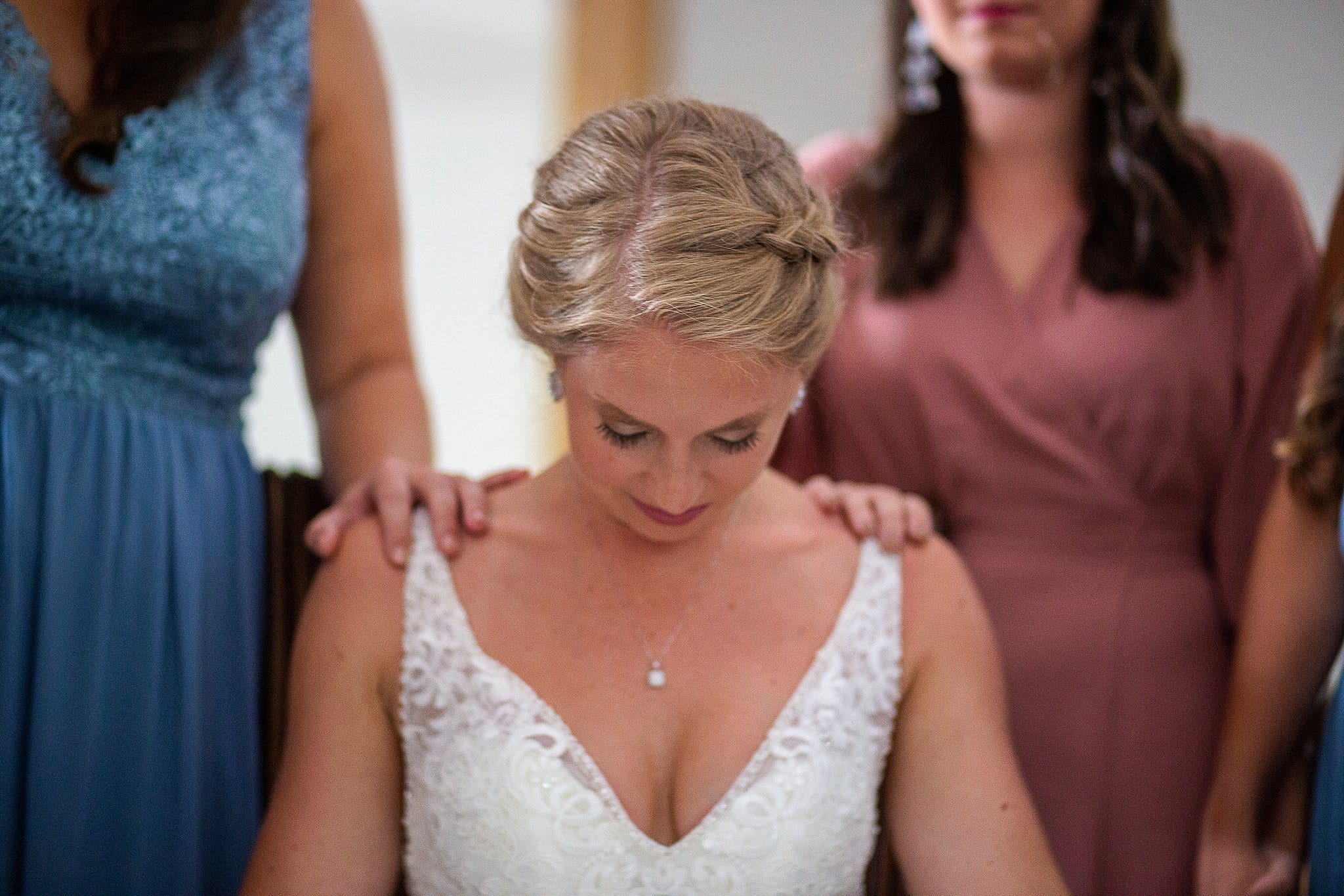 Micro Wedding at Airbnb Wedding Venues Virginia Richmond Prayer Bride