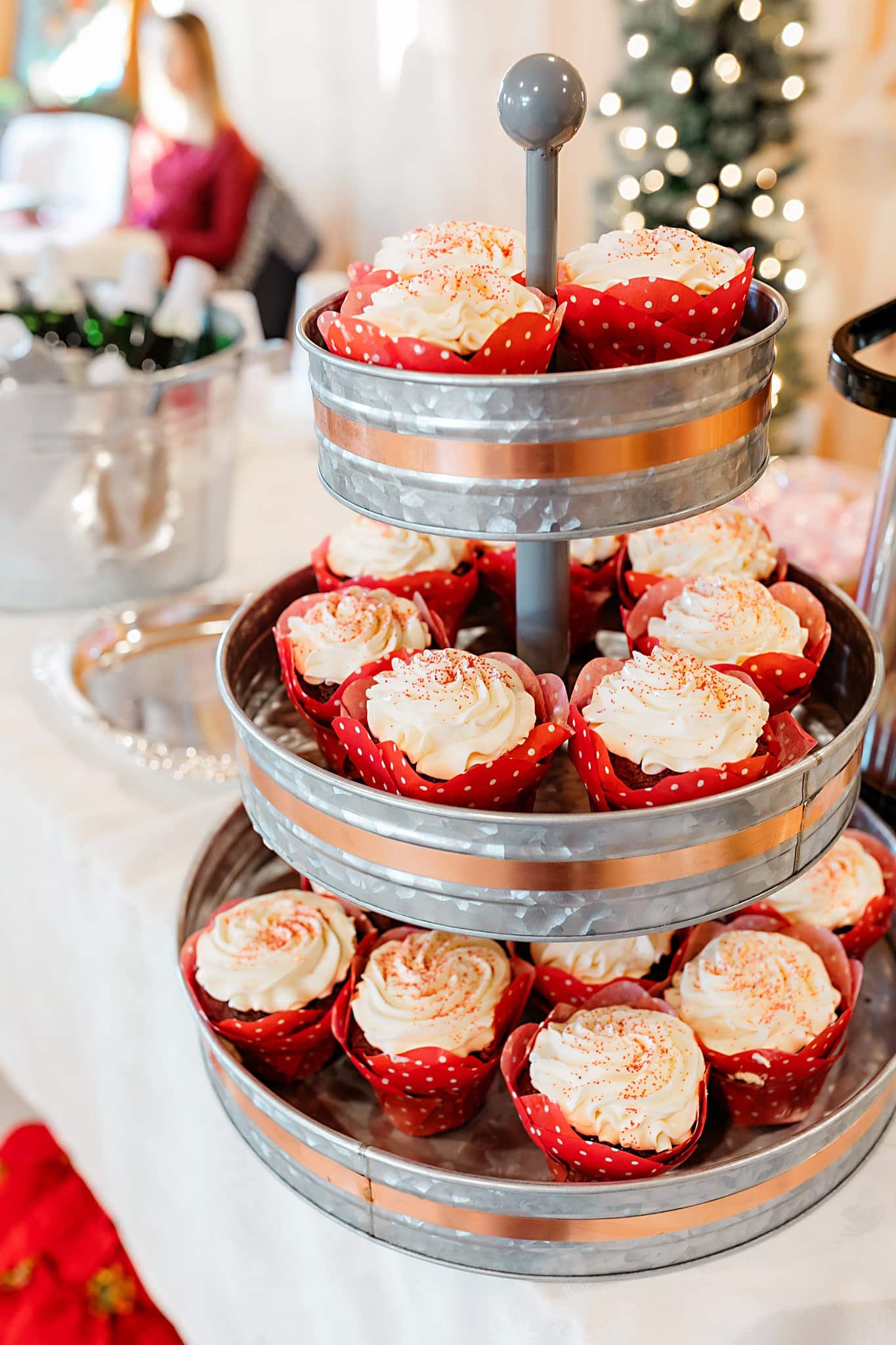 Festive Christmas Wedding Ideas Cupcakes