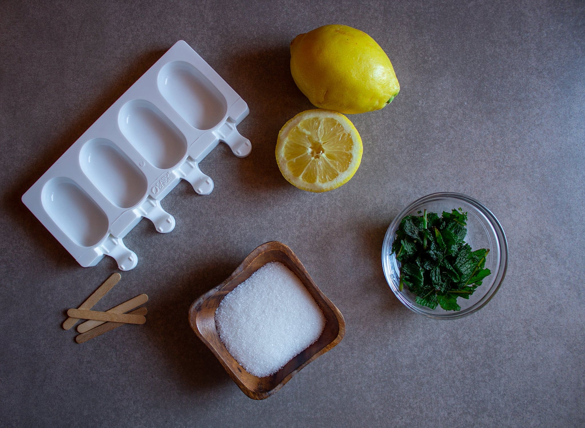 How to Make Lemon Mint Popsicles for a Summer Wedding Day