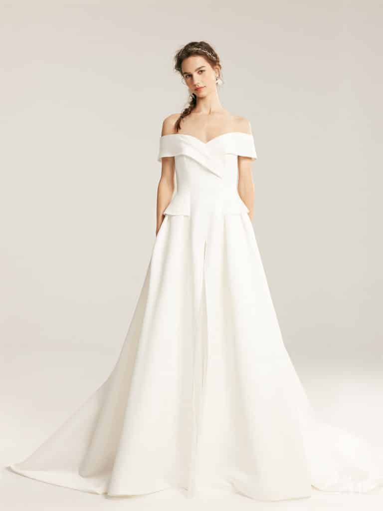 11 Posh 2024 Wedding Dress Trends to Follow for the Perfect Look